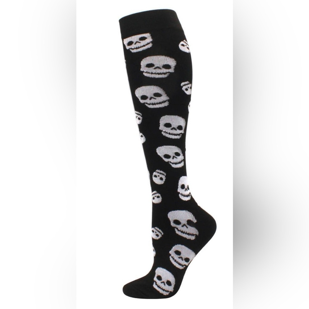 Compression Knee High Skull Pattern Socks - Picture 4 of 7
